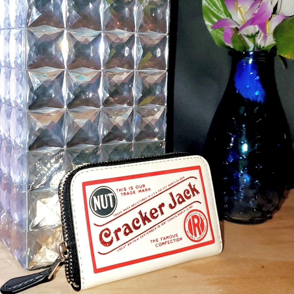 Limited EditionCoach cracker jack zip card holder